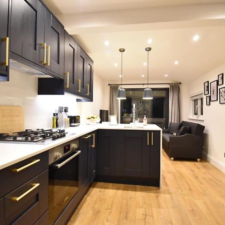 Stunning 3 Bed Apartment Londra Exterior foto