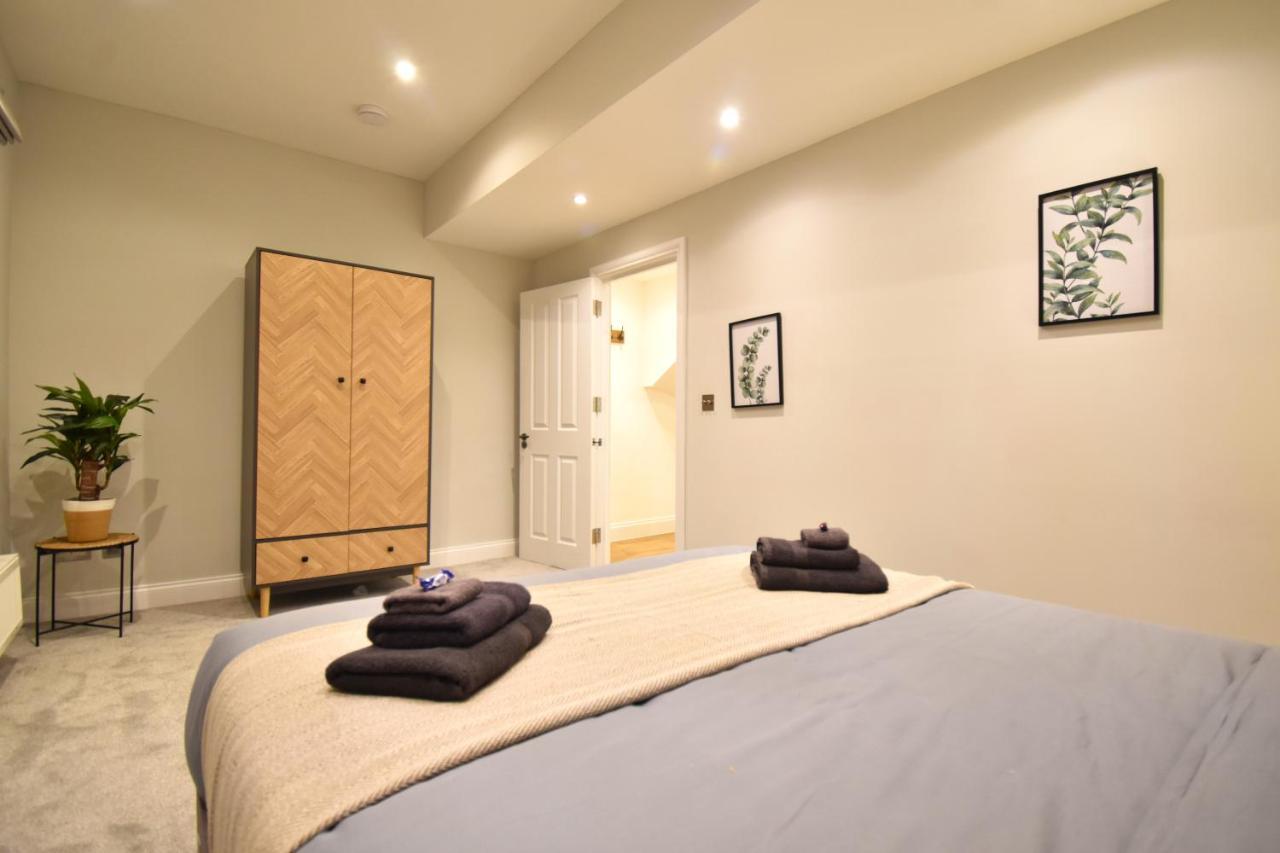 Stunning 3 Bed Apartment Londra Exterior foto