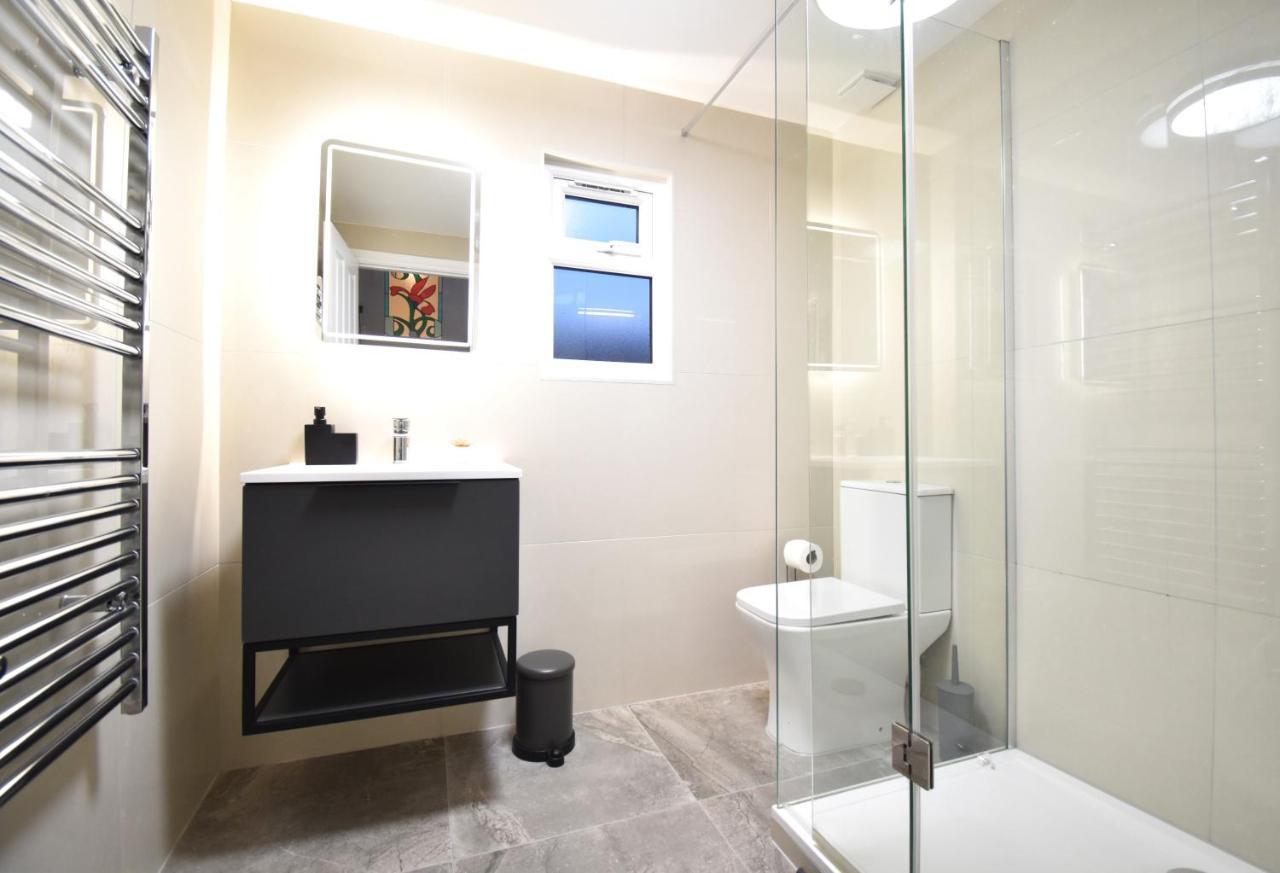 Stunning 3 Bed Apartment Londra Exterior foto