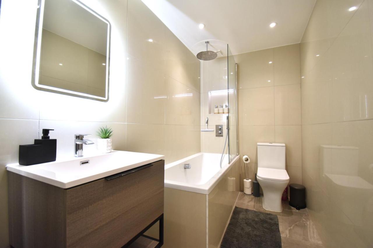 Stunning 3 Bed Apartment Londra Exterior foto