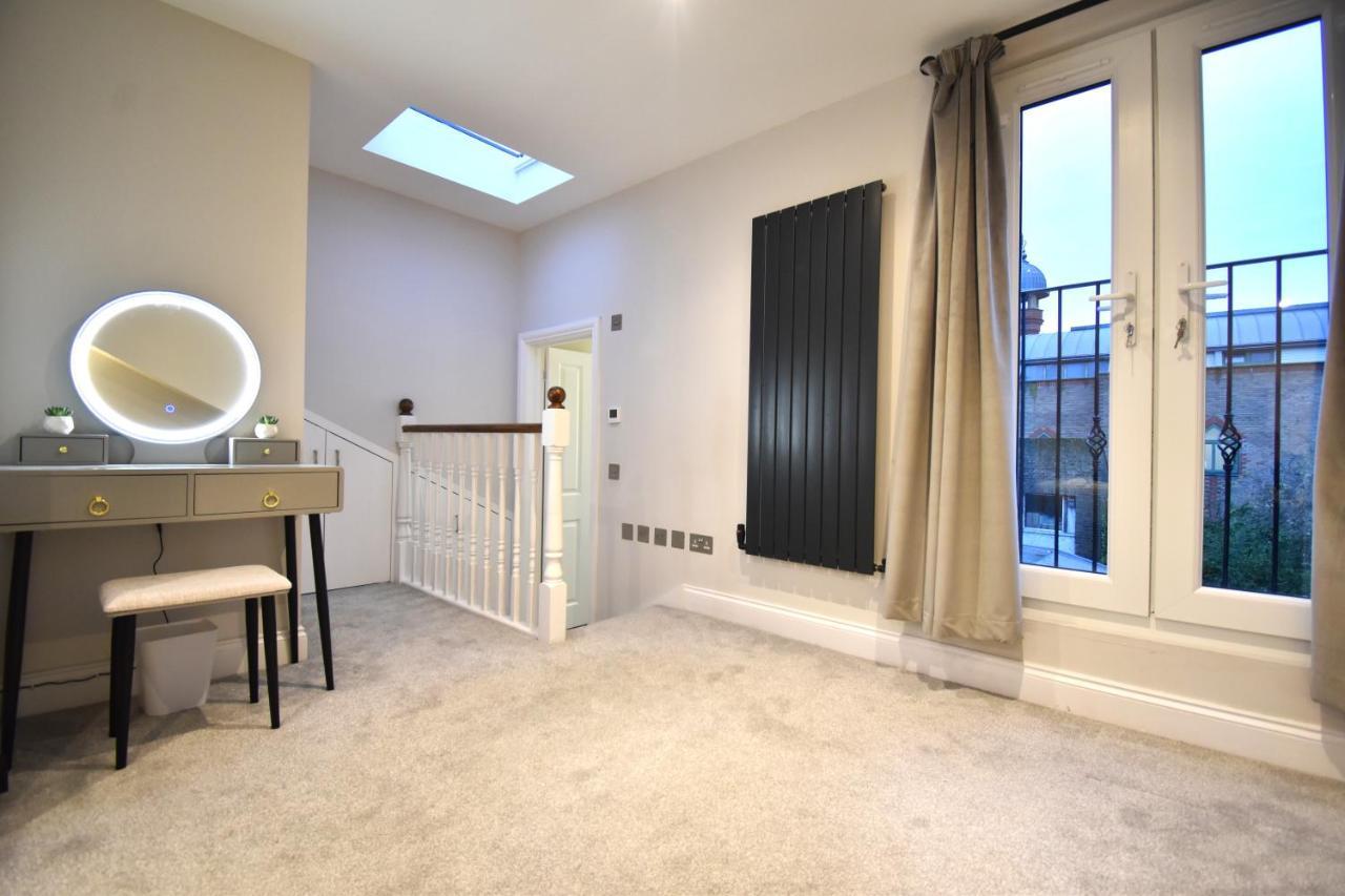 Stunning 3 Bed Apartment Londra Exterior foto