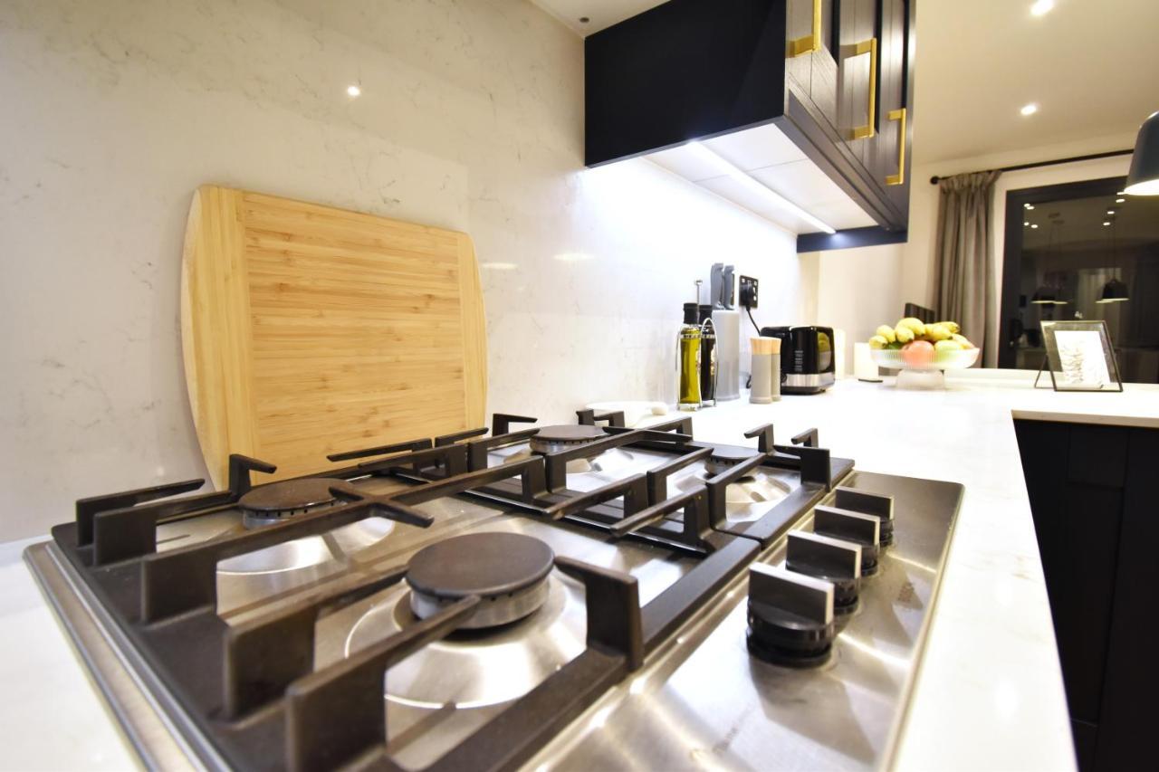 Stunning 3 Bed Apartment Londra Exterior foto